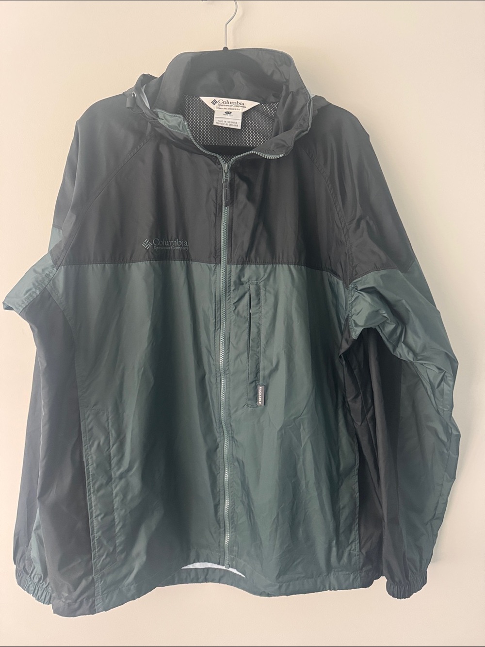 Men’s Columbia Green and Black Rain Jacket size Large Tall